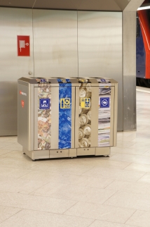 Neue Recycling-Stationen und Aschenbecher in den fünf grössten Bahnhöfen